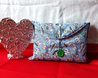 Dental Book sleeve – Tooth & Toothbrush Print, Non‑Padded Cotton Book Sleeve, Dentist Gift, Cute Bookish Accessory,