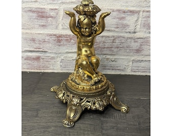 Querubín vintage con base de metal fundido en tono dorado, sin cuenco, decoración pesada