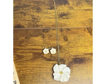 Conjunto de collar y pendientes vintage con flor tallada, chapado en oro de 12 quilates. Raro.