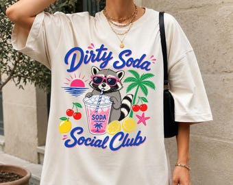 Dirty Soda Social Club Comfort Colors® T-shirt, Retro sommar T-shirt med tvättbjörnsgrafik, Trendig t-shirt med bubbeleffekter från semestern