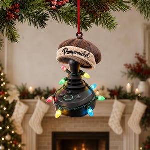 Adorno personalizado para joystick de silla de ruedas, adorno de madera con nombre personalizado, regalo de Navidad para usuarios de sillas de ruedas, recuerdo navideño de orgullo por la discapacidad.