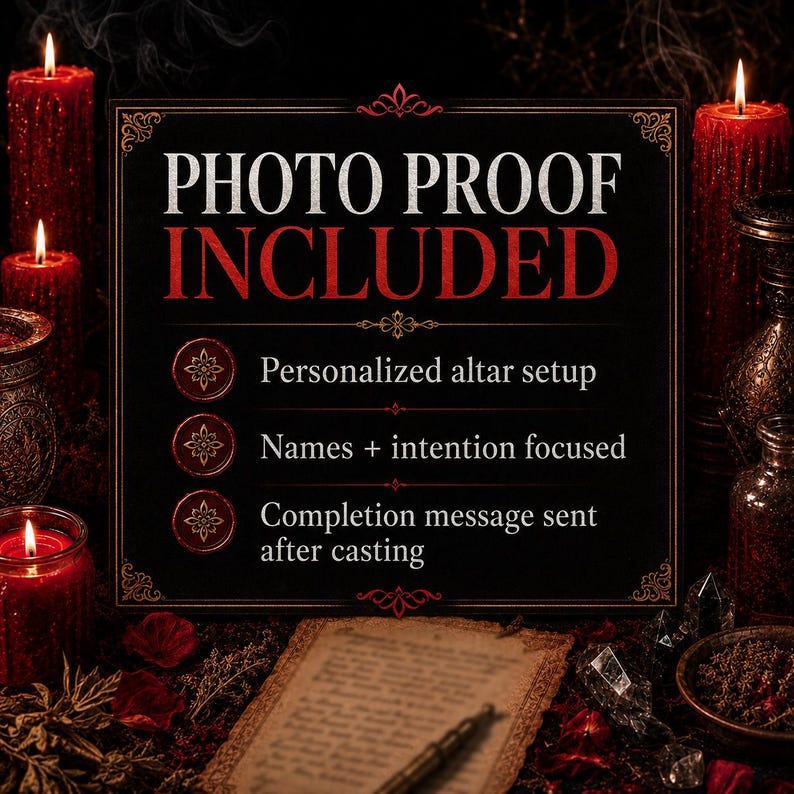 Puede incluir: Imagen oscura con un letrero negro que dice "PHOTO PROOF INCLUDED" en blanco y rojo. El letrero detalla los servicios: configuraci&oacute;n de altar personalizada, nombres + intenci&oacute;n enfocada y mensaje de finalizaci&oacute;n enviado despu&eacute;s del ritual. Velas rojas y objetos rituales rodean el letrero.