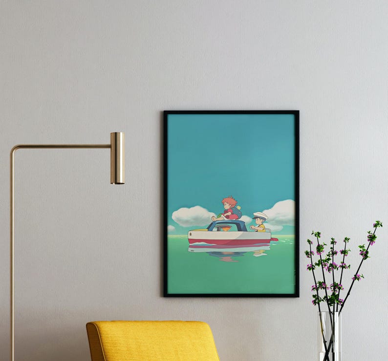 Puede incluir: Impresi&oacute;n art&iacute;stica enmarcada que representa una escena animada de dos figuras en un peque&ntilde;o bote sobre el agua. El bote es rojo y blanco, sobre un cielo turquesa con nubes blancas y esponjosas. La obra de arte tiene un estilo de dibujos animados y est&aacute; enmarcada en negro.