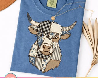 Patchworkowa krowa PNG, rustykalny domek wiejski, imitacja aplikacji, pikowany kwiatowy wzór kratki Gingham, zwierzę gospodarskie, wiejski, western, vintage, grafika