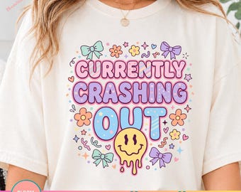 Currently Crashing Out PNG, Funny Groovy Smiley Face Shirt Design, Retro Checkered Quote Graphic, Trendy Y2K Tee