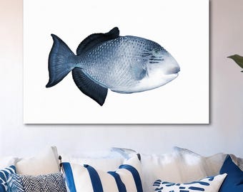 Lámina artística de pez ballesta índigo: decoración de pared para casa de playa costera