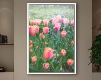 Jardín de tulipanes impresionista: impresión o lienzo floral botánico, rosa y verde, con o sin marco.