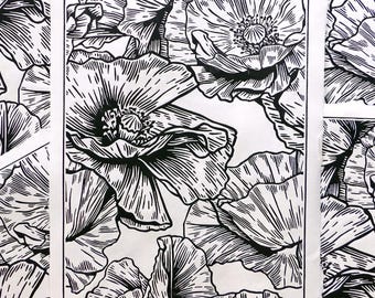 Papier dominoté, taille d’épargne imprimée à la main sur papier artisanal. Impression, linogravure des fleurs de coquelicot.