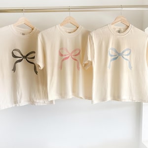 Pink Bow Crop, Pink Bow T-shirt, Simple Tshirt, Comfort Colors Crop Tee, Boxy Tee, Cute Girls Tee
