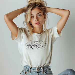 Horse Crop Tshirt, Comfort Colors Crop Tee, Simple Western Graphic Tshirt, Boxy Tee, Western Boho