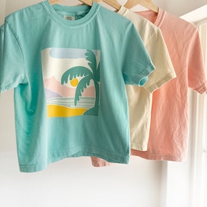 Beach Cropped t-shirt Womens Comfort Colors cropped boxy tshirt, Women&#39;s simple tee, Cute summer tshirt, abstract flower, palm tree shirt
