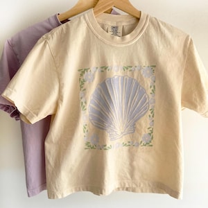 Coastal Shell Comfort Colors Crop T-Shirt, Beachy T Shirt for Women, Trendy Ocean Graphic Tee, Summer Coastal Cowgirl Outfit
