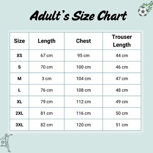 Pode incluir: Uma tabela de tamanhos para adultos com medidas em cent&iacute;metros. A tabela inclui tamanhos de XS a 3XL, com os comprimentos, circunfer&ecirc;ncias do peito e comprimentos das cal&ccedil;as correspondentes. O texto "Adult's Size Chart" est&aacute; no topo.
