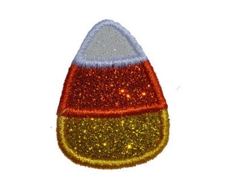 Op de afbeelding: Een glinsterende candy corn patch, met witte, oranje en gele secties.
