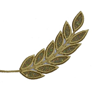 Könnte beinhalten: Goldene Glitzer-Lorbeerkranz-Stickerei-Aufnäher. Der Aufnäher hat die Form eines Zweigs mit mehreren Blättern.