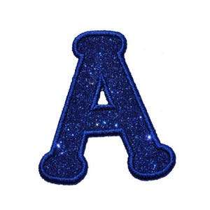 Könnte beinhalten: Ein blauer Glitzer-Aufkleber in Form des Buchstabens A.