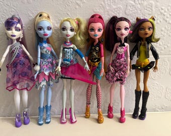 Monster High Dot Dead und Scaremester Puppen