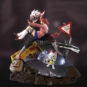 Puede incluir: Figura detallada que representa una escena dramática. Una figura lleva a otra, con una cabeza en forma de calavera y detalles rojos. También hay una figura de gato y una señal de tráfico con texto japonés.