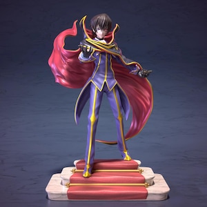 Puede incluir: Figura detallada de un personaje de anime con un atuendo morado y dorado con una capa roja fluida. La figura se encuentra sobre una plataforma alfombrada de color rojo con ribete blanco. El personaje tiene cabello oscuro y una expresión decidida.