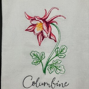 Ręcznik Columbine Flour Sack. Haft maszynowy. Dekoracja farmy. Dekoracja wiosenna. Kwiaty. Ręcznik kwiatowy.