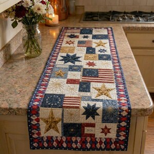Camino de mesa acolchado del 250 aniversario de Estados Unidos, tapete patriótico de patchwork 1776-2026, decoración de bandera americana primitiva, centro de mesa del 4 de julio