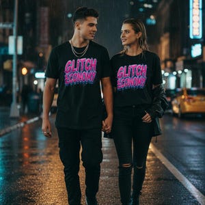 Glitch Economy Cyberpunk T-Shirt, Neon Retrowave Streetwear, Unisex Y2K Grafik Tee, Edgy Gamer Geschenk für Ihn, Dystopisches Techwear Shirt