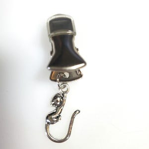 Tiny cat portuguese knitting pin clip on