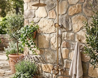 Sistema de ducha exterior con sistema de lluvia mural y ducha de mano para jardín y patio.