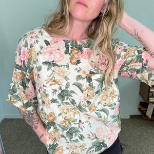 Vintage 1980s 80s, floral shirt, boxy cropped, oversize, t shirt, pocket tee, forefront, pastel, summer shirt, casual, festival, rodeo