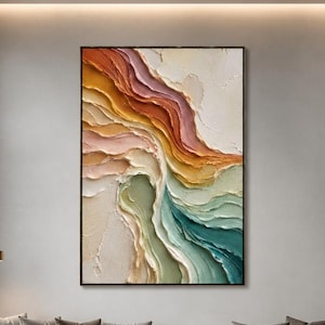Puede incluir: Una gran pieza de arte mural rectangular que presenta pinceladas de impasto gruesas y texturizadas en un patrón de ondas verticales. La paleta de colores transita desde tonos cálidos de naranja, melocotón y crema en la parte superior hasta tonos fríos de verde salvia y azul verdoso en la parte inferior.