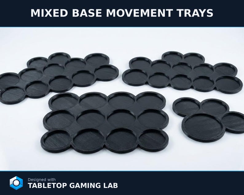 Puede incluir: Bandejas de movimiento de base mixta negras para juegos de mesa. Las bandejas est&aacute;n dise&ntilde;adas para contener m&uacute;ltiples bases redondas. El texto "MIXED BASE MOVEMENT TRAYS" est&aacute; en la parte superior de la imagen. El texto "Designed with TABLETOP GAMING LAB" est&aacute; en la parte inferior.