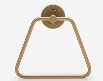 Anello portasciugamani triangolare in ottone spazzolato / Accessorio da bagno moderno e geometrico da parete