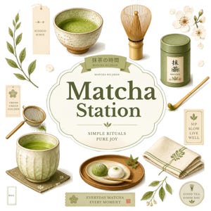 Puede incluir: Una colección de artículos de té matcha que incluye un cuenco de cerámica con té verde, un batidor de bambú, un bote verde etiquetado como Matcha, una cuchara de bambú, un colador, un paño de cocina y dos pasteles mochi en una bandeja de madera con el texto Matcha Station.