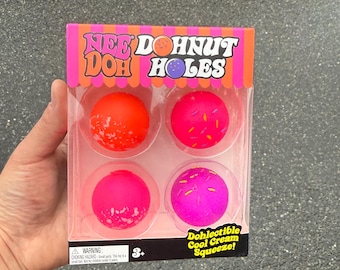Paquete de 4 juguetes antiestrés sensoriales blandos Needoh Donut Holes, ¡auténticos y nuevos!