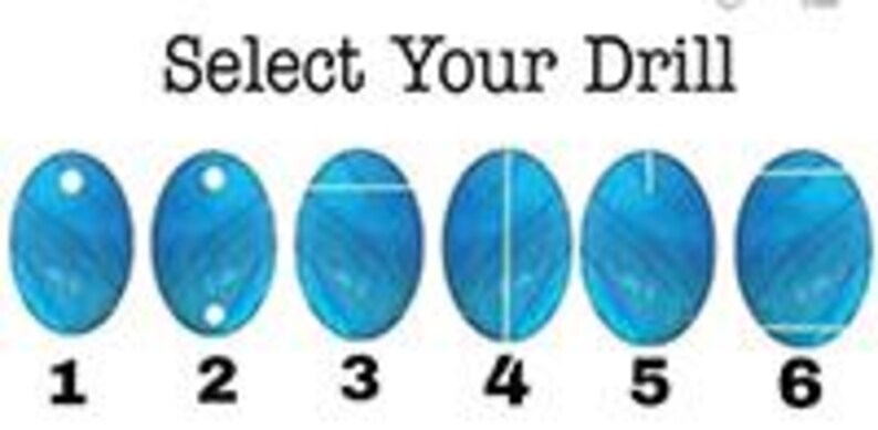 Pu&ograve; includere: Immagine che mostra sei gemme blu a forma ovale con diversi modelli di foratura. Il testo "Select Your Drill" &egrave; in alto. Ogni gemma &egrave; numerata da 1 a 6, con variazioni tra cui un singolo foro, due fori e linee.