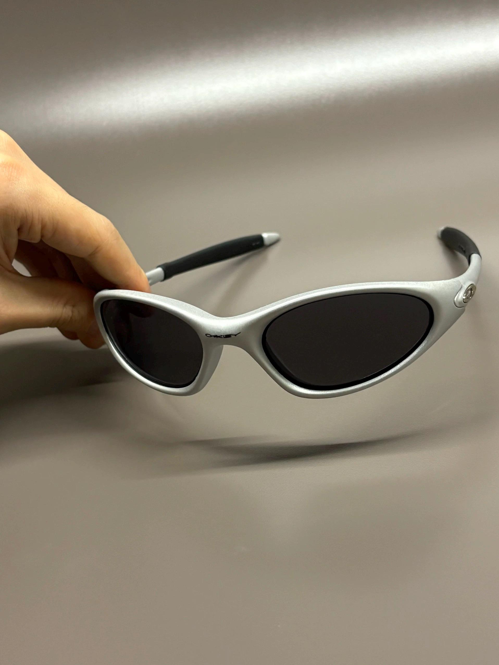 Oakley Minute - Etsy Canada