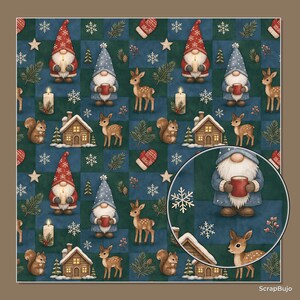 Puede incluir: Una tela con patr&oacute;n repetitivo que presenta gnomos navide&ntilde;os con gorros rojos y azules, ciervos, ardillas, peque&ntilde;as casas de madera, velas encendidas, copos de nieve y manoplas rojas sobre un fondo de cuadros azul oscuro y verde con un detalle de zoom circular.