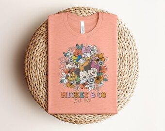 Camiseta Mickey and Co, Camiseta retro floral de Disney, Gráfico de Mickey Minnie Donald Daisy Goofy Pluto, Viaje a Disney 2026, Camiseta azul hielo prisma