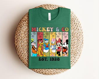 Camiseta retro de Mickey y compañía, camiseta vintage de Disney Friends, camiseta de vacaciones familiares en Disneyland, ropa de Mickey Est. 1928 Fireworks