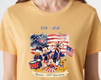 Camiseta del 250 aniversario de Mickey y sus amigos en EE. UU., 1776-2026. Camiseta patriótica de Disney, camiseta de Mickey con la bandera estadounidense, camiseta de vacaciones familiares de Disney.