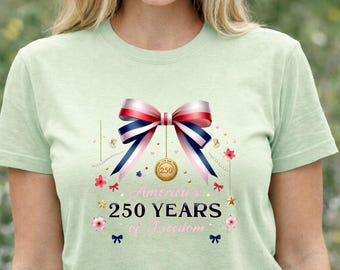 Camiseta de los 250 años de libertad de Estados Unidos, camiseta gráfica con lazo patriótico, camiseta del aniversario 1776-2026, camiseta rosa con estampado floral para la celebración del 4 de julio.