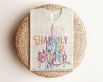 Camiseta "Felices para siempre", camiseta de fuegos artificiales del Castillo de Disney, camiseta de vacaciones familiares en Magic Kingdom, ropa retro del lugar más mágico.