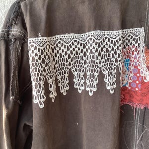 Boho vintage brun jacka med spets och lappar (stor).