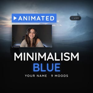 Op de afbeelding: Een digitaal overlay-sjabloon voor live streaming met een blauwe banner met de tekst ANIMATED, een kleine LIVE-indicator en een centraal kader met een persoon die een koptelefoon draagt. De tekst MINIMALISM BLUE en YOUR NAME 9 MOODS staan eronder.