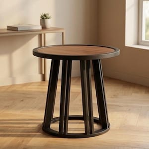 Könnte beinhalten: Ein runder Beistelltisch mit einer dunkelbraunen Holzplatte und einem schwarzen Metallrahmen. Der Tisch hat einen stabilen Sockel mit vertikalen Stützen und einem kreisförmigen Sockel. Der Tisch hat einen Durchmesser von ca. 50 cm und ist 50 cm hoch.