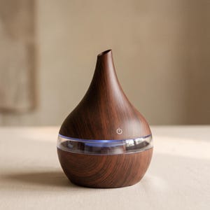 Aromadiffusor in dunkler Holzoptik, Luftbefeuchter für ätherische Öle, Schreibtischaccessoire, Geschenkidee für Wohlbefinden zu Hause, Spa-Ästhetik
