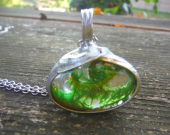 Real green moss glass terrarium necklace, terrarium jewelry, magnifying glass necklace, boho gypsy jewelry, mixed media necklace, glass art