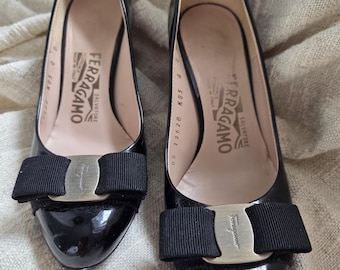 VINTAGE Classic Salvatore FERRAGAMO Vara Bow Pump high heel