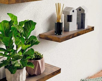 Prateleira flutuante de madeira maciça: moderna prateleira de parede para exibição e armazenamento – decoração para sala de estar e quarto.