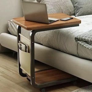 Mesita auxiliar rodante en forma de C con bolsillo de almacenamiento, de madera, ideal para dormitorio, sala de estar u oficina.